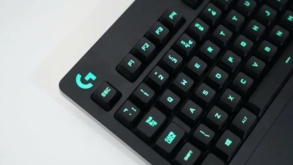Bàn phím Logitech G213 RGB Lightsync - ảnh 4
